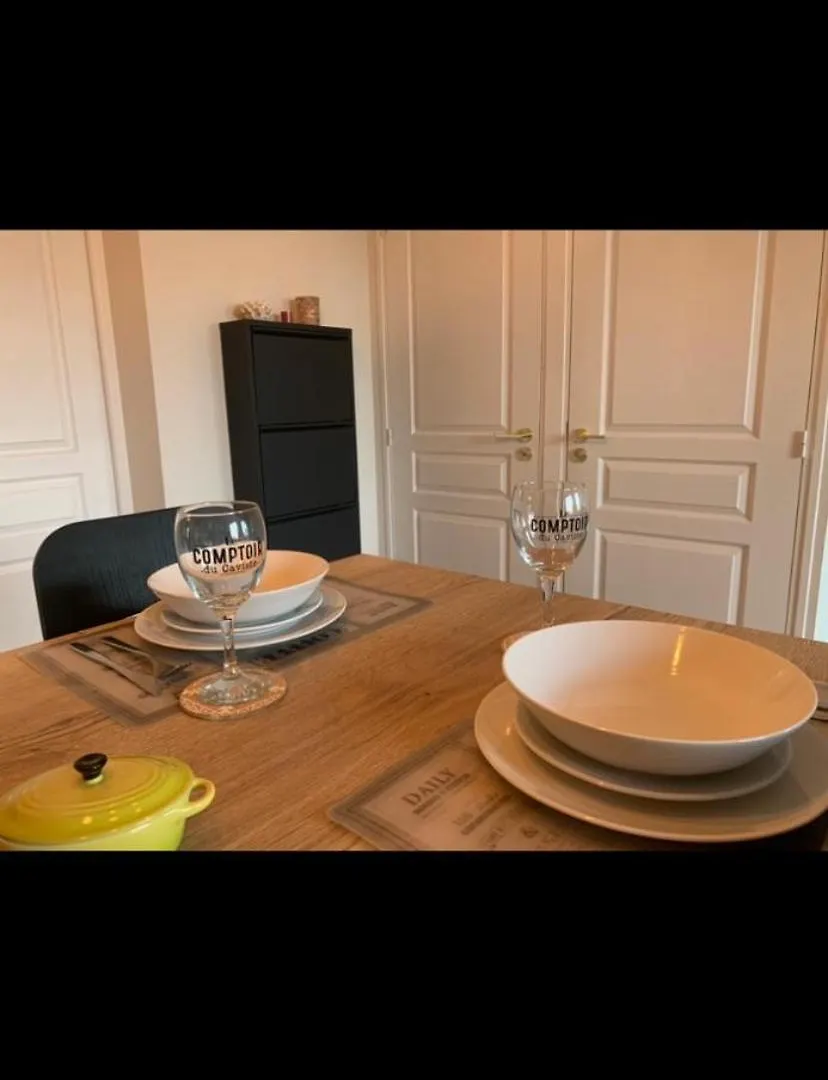 شقة Appartement Moderne Avec Garage Et Acces Metro A 100M فيليوربان